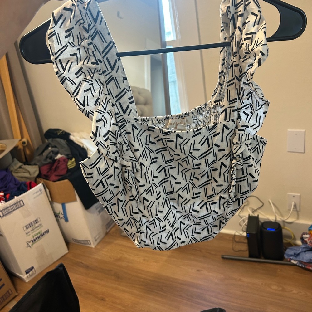 Stylish Black and White Patterned Women's Top